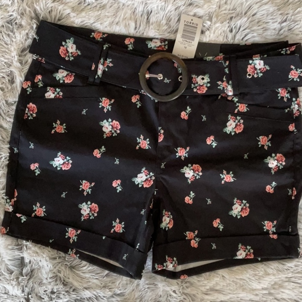Torrid Belted Sateen Short Size 10